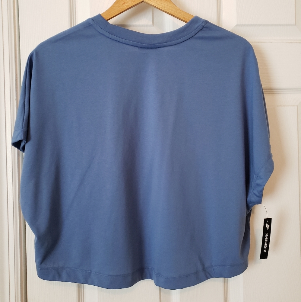 SOLD..... NIKE Sleeve Crop Tee Women XXL - Picture 2 of 4